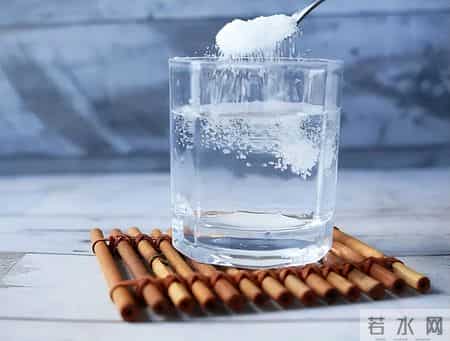 高血糖患者喝水：2种水坚决不喝，2种水要多喝，稳定血糖享健康