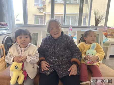 家族遗传基因太可怕了，我大姑的长寿是要忍受白发人送黑发人之痛