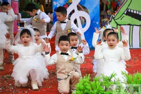 花车巡游、全员变装，云师幼儿园这场沉浸式音乐会太会玩了