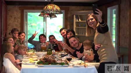 生活成本飙升！美国人扎堆回巢，独居老人养老难题意外破解