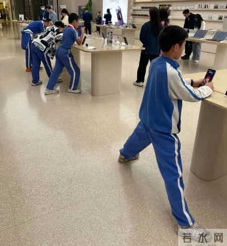 为什么现在的孩子那么沉迷手机？