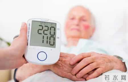 医生调查发现：高血压最危险的信号，不是头晕眼花，而是这5症状