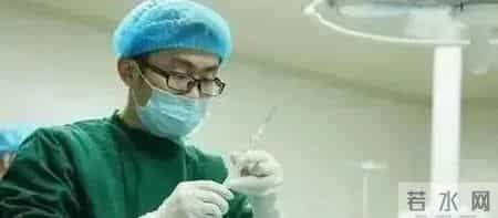 妈妈给女儿梳头发现“小米粒”，急忙带娃去检查，医生：来得及时