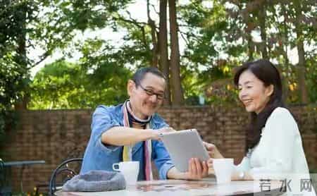 “新型养老”火了！不靠保姆不进养老院，子女终于不用愁
