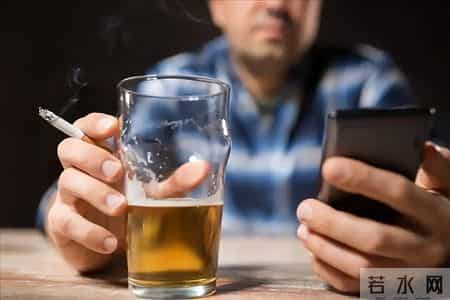 医生研究发现-每日饮酒的糖尿病人，多数临近64岁或有7种异样