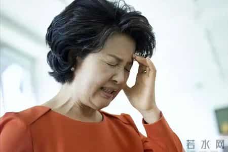 医生提醒：脑卒中不一定先嘴歪，而是频繁出现这5种表现，需警惕