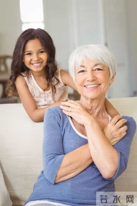 年轻时攒钱养老，现在才懂：最好的养老，是每天醒来还有想见的人