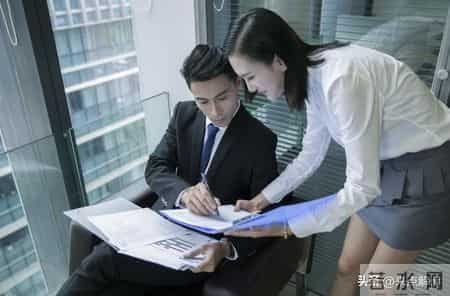 AI抢饭碗的时代，产品经理如何破局？2025实战经验谈