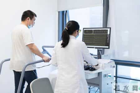 医生忠告：年过50，体检报告中出现这8个信号，或有癌变风险