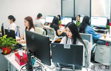 AI抢饭碗的时代，产品经理如何破局？2025实战经验谈