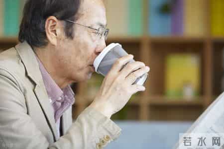 人到中年，上班嫌你老，去死嫌你太年轻