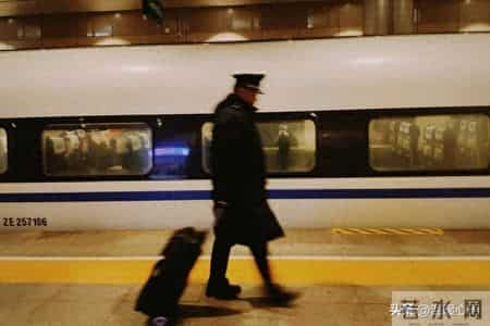 老人独居的理想状态：不找伴不入养老院，手头有积蓄，心底有光芒