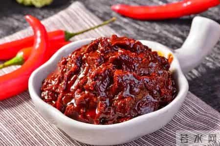 一旦患上骨质疏松，4种食物要忌口！医生：吃得越多骨钙流失越快