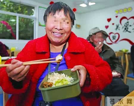 吃饭8分饱被推翻了？医生调查：过了53岁，吃饭尽量要做到这5点