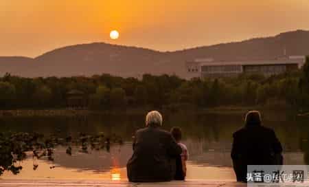 当年的“独生子女”们都老了，可上面还有3～4个老人需要赡养