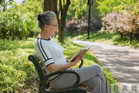 多名医生呼吁：超过63岁的老人，宁可在家做家务，也别出去干这些