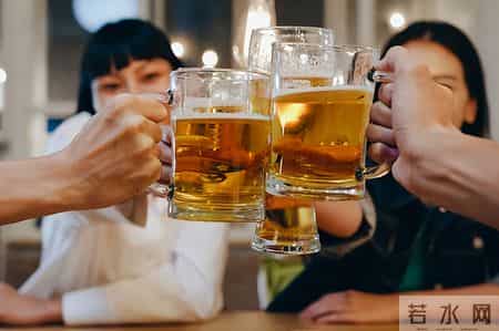 医生研究发现-每日饮酒的糖尿病人，多数临近64岁或有7种异样