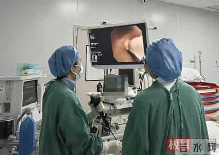 习惯用牙撕包装袋，武汉女大学生得了“怪病”：咳嗽咳了两年