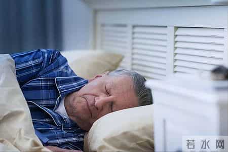“早睡早起”是不对的？医生：过了67岁，睡觉尽量要做到这4点