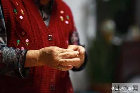 宁愿独居也不跟儿子同住，戳中老人心声：忍气吞声不如独自清净！