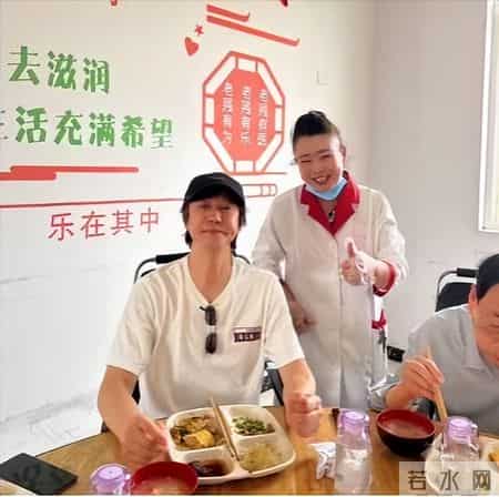 那个连登14次春晚的歌坛巨星，如今家产被拍卖住进"养老院"？