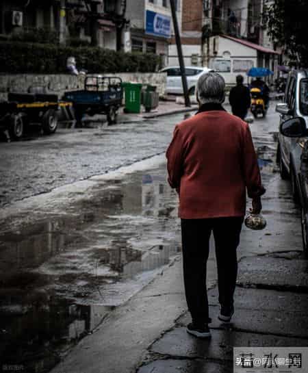 65岁姑妈突然病逝，我才发现：多数女人没有真正的“养老生活”