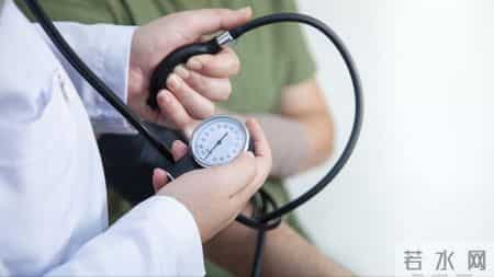 小寒过后，医生建议高血压患者：宁可天天玩手机，也别忽视这几点