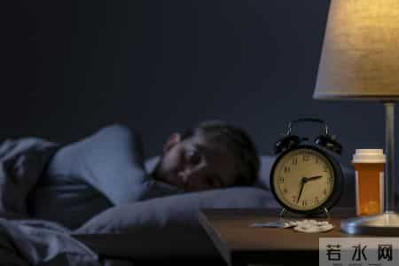 调查发现：每次睡前玩手机的人，不出几个月，睡眠或有4变化