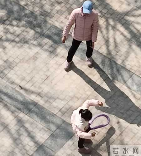 养娃的难处，赚钱和陪娃，真的没法两头顾。