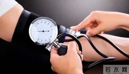 新研究：数百万人被误诊为高血压！原因竟是姿势错了