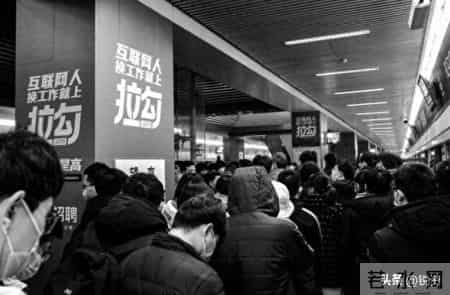 从年薪百万到焦虑谋生：35 岁产品经理的警钟，大厂外的生存逻辑