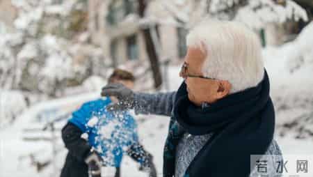 男子因脑梗不幸死亡！提醒：天冷宁愿在家打牌，也别干这些事！