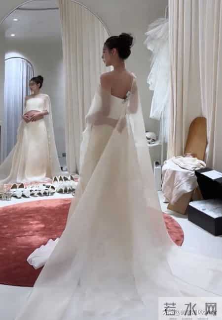 马筱梅拍孕期写真，大方露孕肚打脸喷子，肚大如箩仍貌美如花