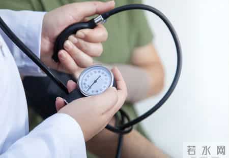 医生提醒：高血压最危险的信号，不是头晕眼花，而是这6个症状