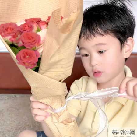 没人能打败三岁半的他，可爱到想一口吃掉