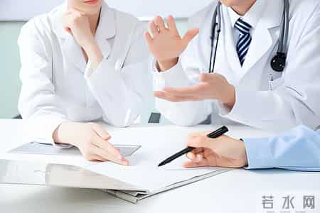 杭州一66岁大妈喜欢睡前泡脚，不久脑梗去世，医生怒斥：太无知了