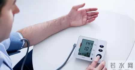 新研究：数百万人被误诊为高血压！原因竟是姿势错了