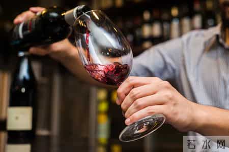 医生研究发现：每日饮酒的糖尿病人，多数临近60岁或有几种异样