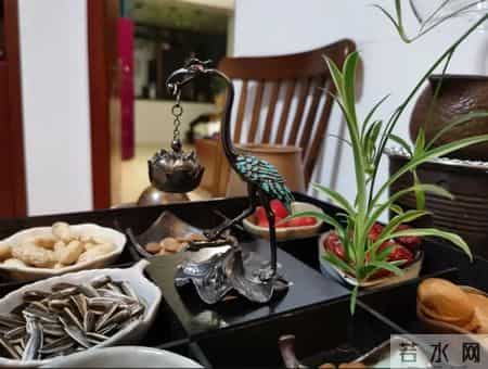 人可以穷，但老了可别好吃懒做装可怜，可怜之人必有可恨之处