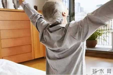 医生建议：老人一旦超过69，立刻停止这几种行为，不利于身体健康