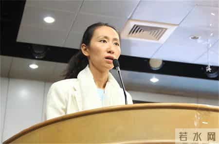 又一个邓文迪！27岁博士毕业，4年生3娃，能替“世界首富”花钱