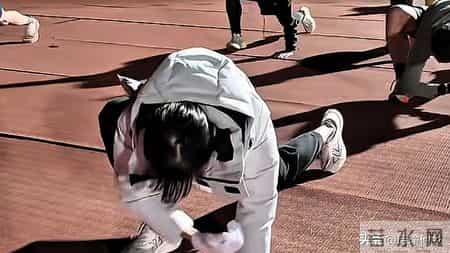 张水华离职：是追梦自由，还是精致利己？体制内就不能有梦想？