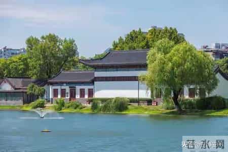 我退休后，不打麻将，聚会，跳广场舞，这样生活也感觉很充实