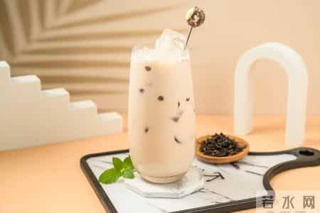 糖尿病最该戒掉的5种食物：不是馋嘴，是它们真的在“拖垮血糖”