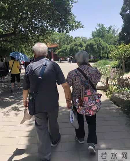 老了才懂-家有一老如有一宝，是天大谎言！80岁后，儿女慢慢嫌弃