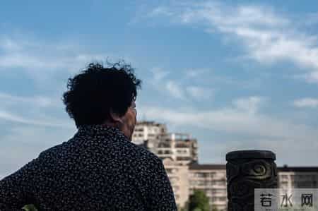 我是一个六十岁的老太太，靠写文章赚钱的滋味，真爽