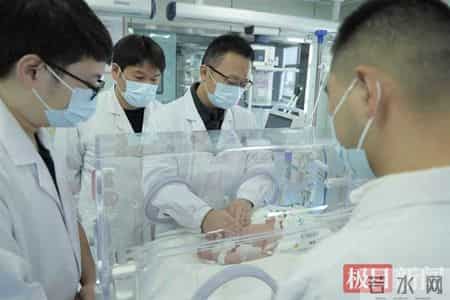 当前呼吸道合胞病毒活跃，专挑小宝宝“下手”！儿科专家提醒→