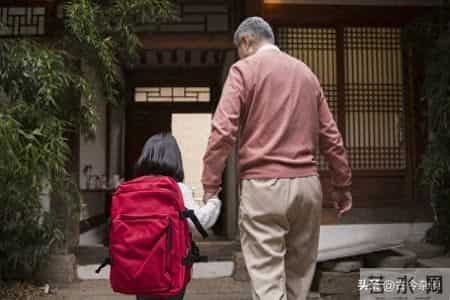 发现一个很奇怪的现象，很多老人带完孙子就想走？真实原因是什么