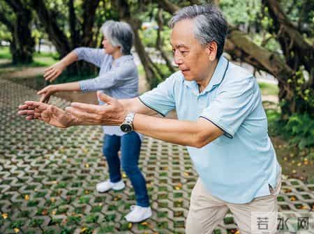 多名院士呼吁：超过67岁的老人，宁可在家看电视，也别出去干这些