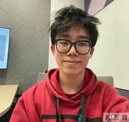 从年薪百万到焦虑谋生：35 岁产品经理的警钟，大厂外的生存逻辑